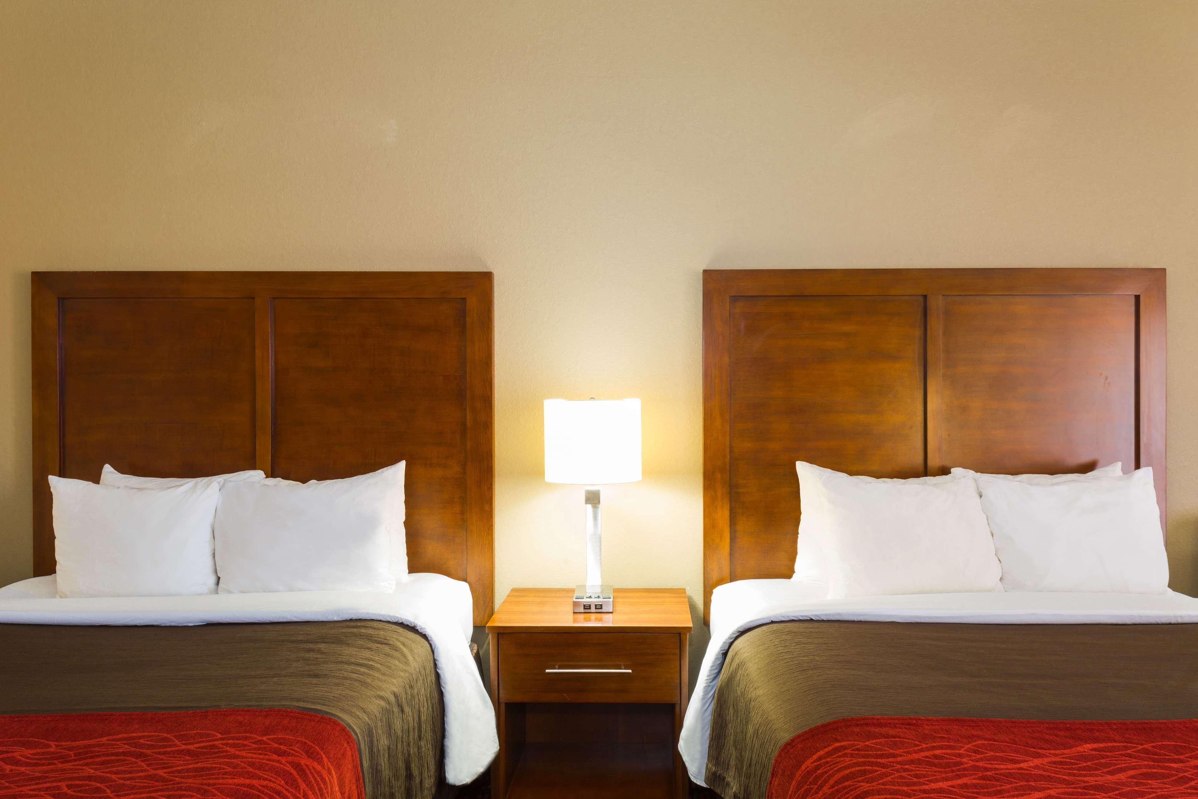 Baymont By Wyndham Bonita Springs Hotel Buitenkant foto