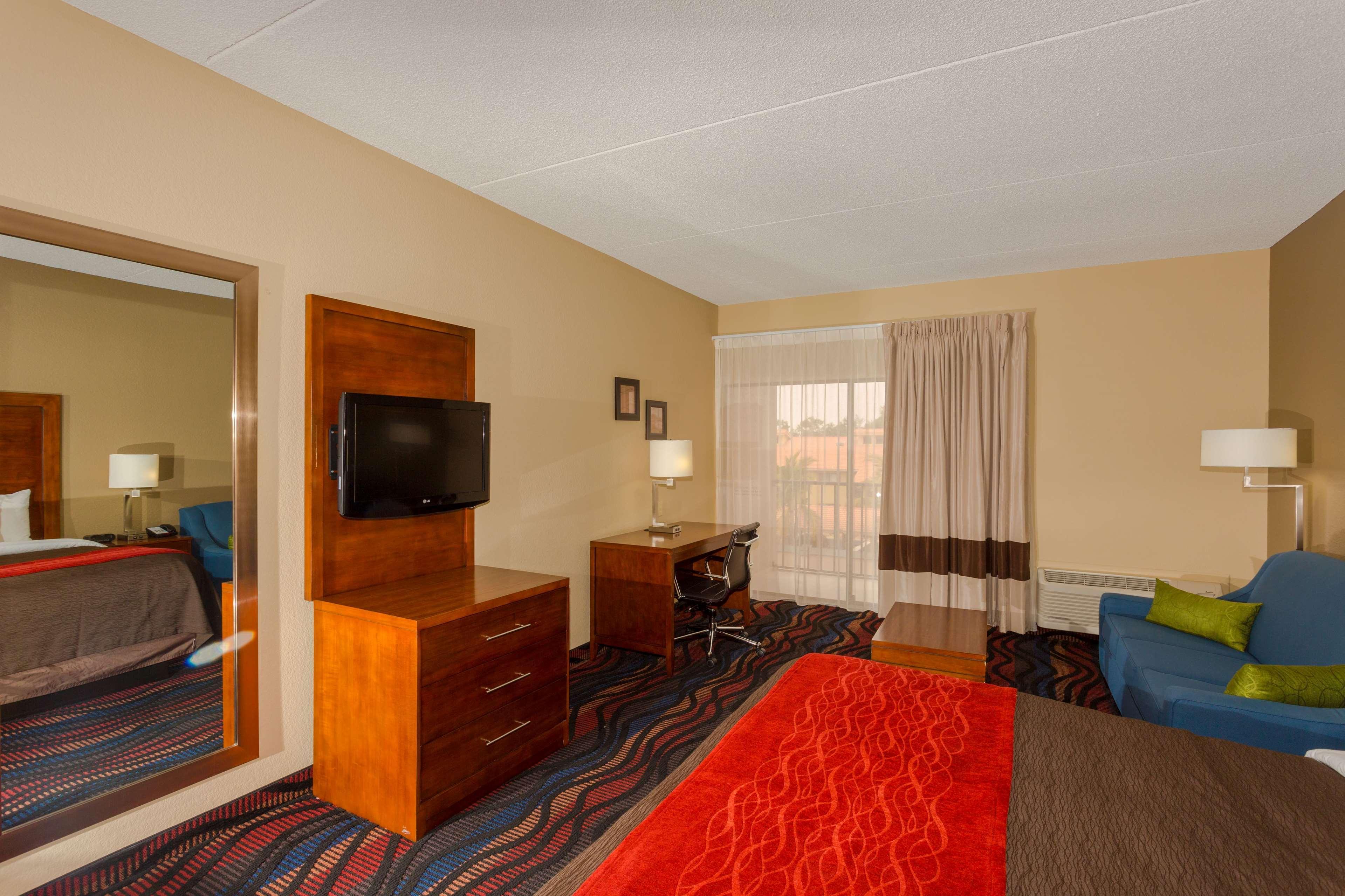 Baymont By Wyndham Bonita Springs Hotel Buitenkant foto