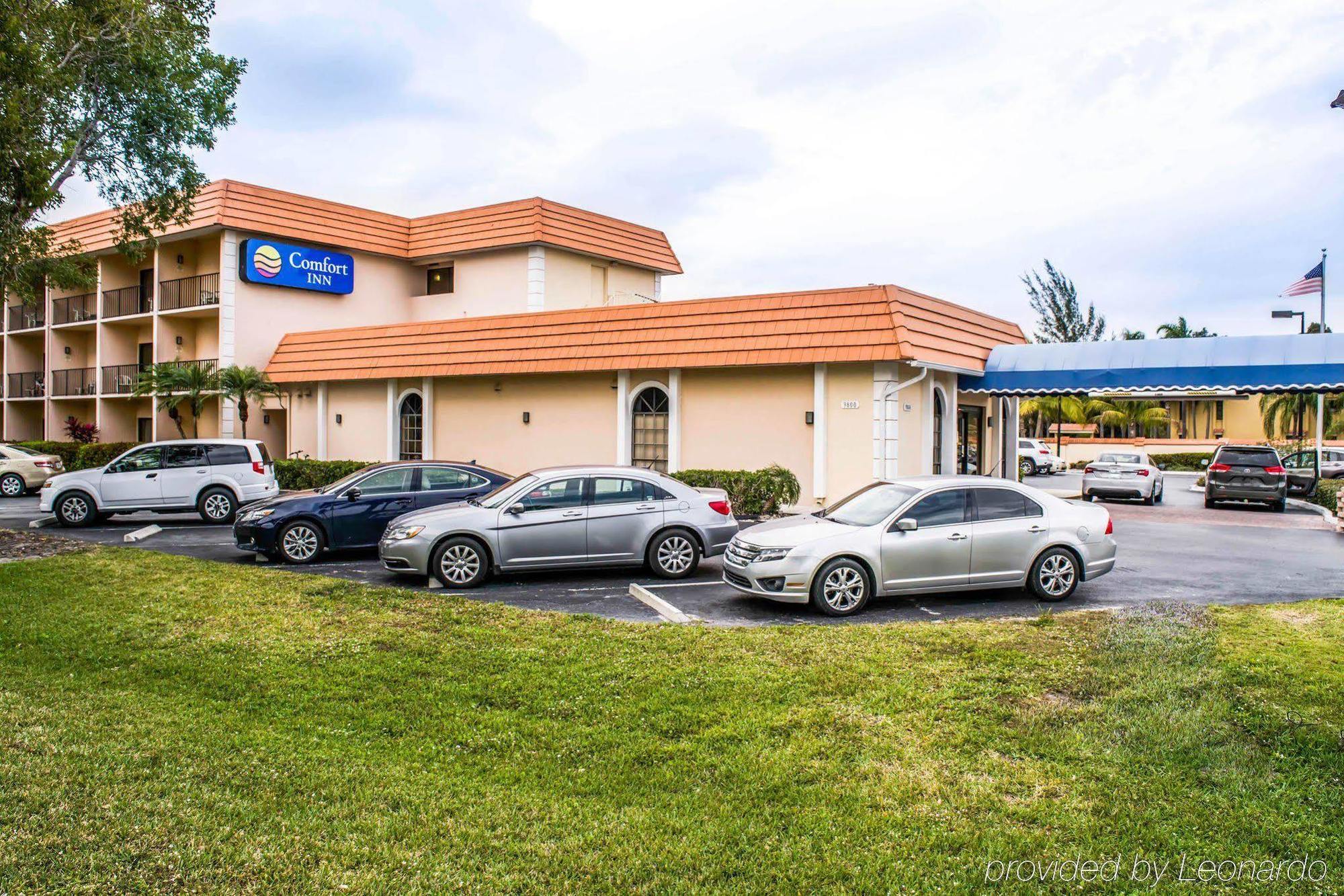 Baymont By Wyndham Bonita Springs Hotel Buitenkant foto