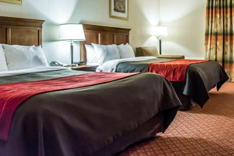 Baymont By Wyndham Bonita Springs Hotel Buitenkant foto