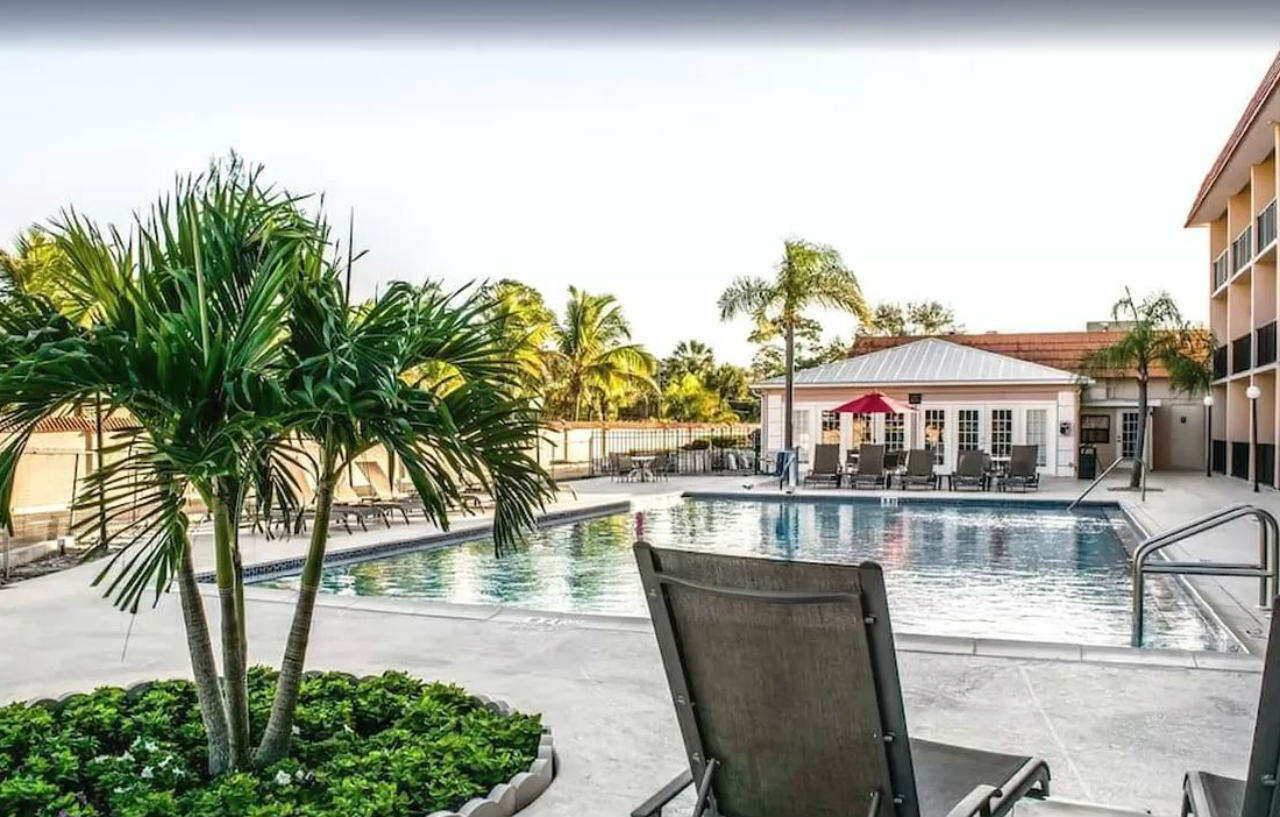 Baymont By Wyndham Bonita Springs Hotel Buitenkant foto